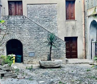 Erice Apartment | Cortile Padre Vincenzo