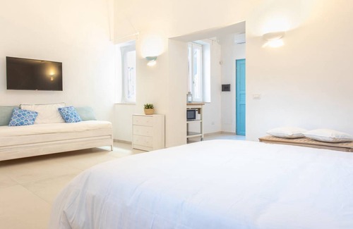 Santa Lucia Apartment | Darsena Sunset Apartment by Wonderful Italy