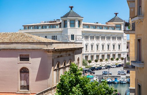 Santa Lucia Apartment | Darsena Sunset Apartment II by Wonderful Italy
