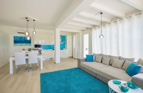 Terrasini Villa | Golden Holiday Mare Villa with Pool