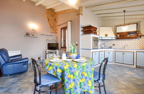 Trabia Apartment | Gorgeous apartment in Trabia with WiFi