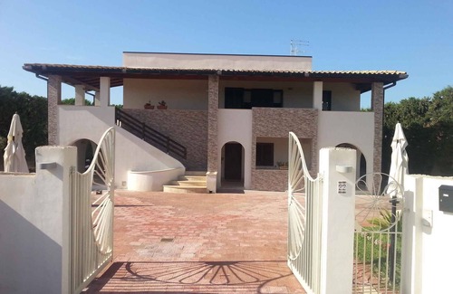 Ognina Apartment | Holiday apartment with terrace and sea view