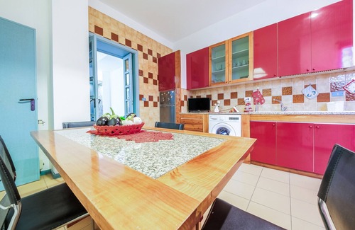 Pace del Mela Apartment | Holiday Home 'Appartamento Marika' with Private Terrace, Wi-Fi and Air Conditioning
