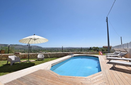 Floridia House | Holiday Home Floridia with Private Pool