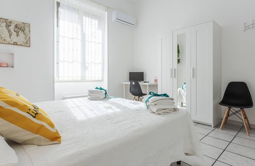 Palermo House | Holiday Home "Sophi's House" with Private Terrace & Wi-Fi