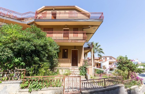 Letojanni House | Holiday home with sea view in Letojanni, a few km from Taormina