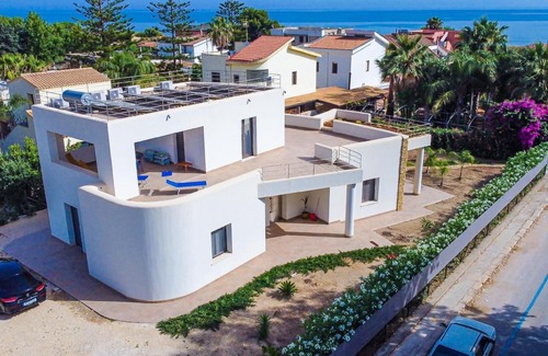 Contrada Fiori Sud House | Holiday house Menfi for 1 - 6 persons with 3 bedrooms - Holiday home