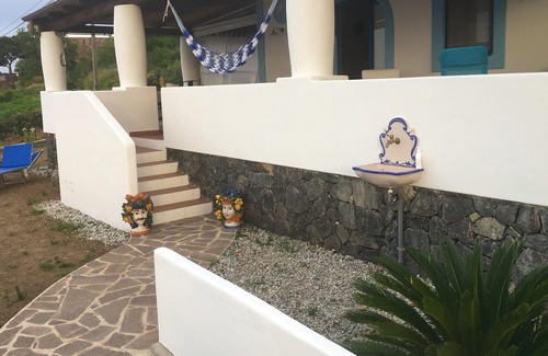 Malfa House | Homerez - Beautiful house for 6 ppl. with sea view, garden and terrace at Malfa