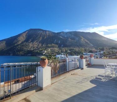 Vulcano Porto Hotel | Hotel Faraglione