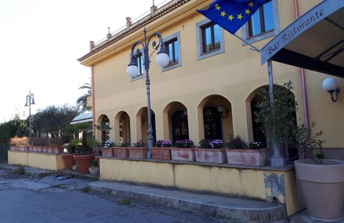 Pergusa Hotel | HOTEL VILLA GIULIA ENNA Pergusa