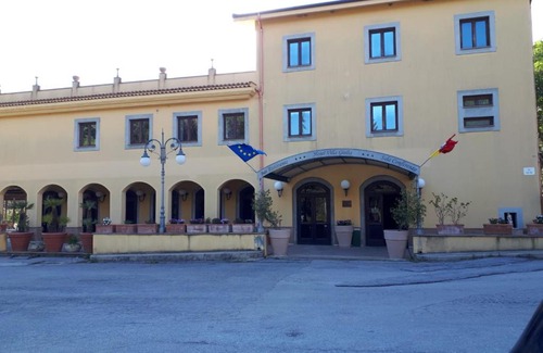 Pergusa Hotel | HOTEL VILLA GIULIA ENNA Pergusa