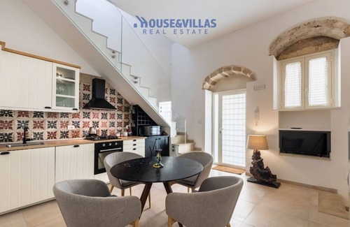 Noto House | House&Villas - L'Escalier Suite