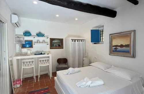 Capo d'Orlando Bed & Breakfast | La Casa del Nespolo Exclusive Country Suites w/Seaview Pool, Sunset Terrace&RHIB