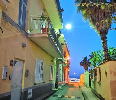 Santa Teresa di Riva Apartment | La Casa del Professore