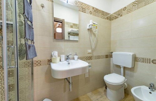 Sciacca Historic Centre Cabin | La Finestra sul Cortile - Deluxe Double Room with Balcony
