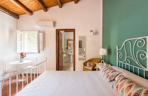 Mondello Bed & Breakfast | Lovely Room by Mondello Beach