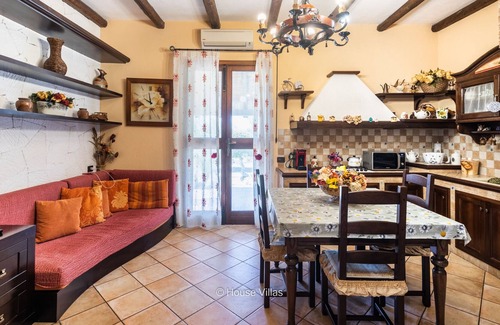 Gallina Villa | Luxury Garden - Two Bedroom Villa, Sleeps 6