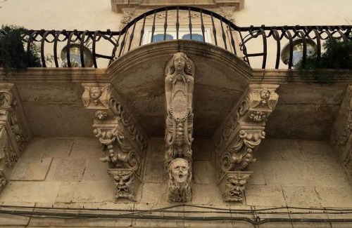 Ortigia House | Maniace 57, Ortigia historic center, 200 mt from the beach
