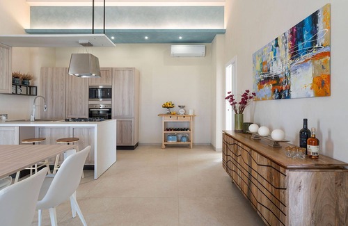 Rosolini Villa | My Rental Homes - Villa Bruna with salt water infinity pool and panoramic view