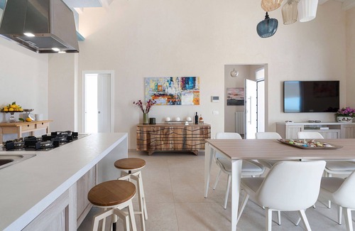 Rosolini Villa | My Rental Homes - Villa Bruna with salt water infinity pool and panoramic view