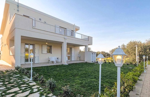 Santa Croce Camerina House | Nice home in Santa Croce Camerina