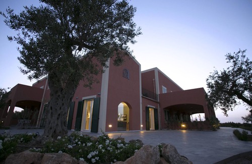 Paceco House | Olea Court Resort