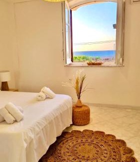 Aspra House | Oltremare Suite N37 Villa fronte mare con spa privata giardino vista panoramica e wifi gratuito