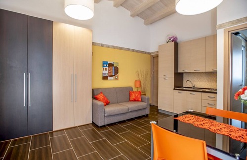 Marina di Ragusa Villa | Orange villa with lawn and use of swimming pool and jacuzzi only 300 meters from the sea