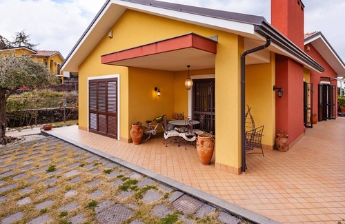 Pedara Villa | Papavero Rosso - villa at the foot of Mount Etna with private pool