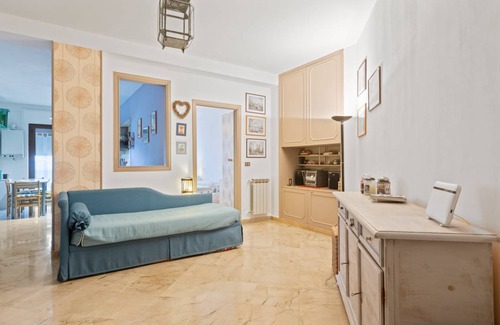 Borgo Vecchio Apartment | Politeama Lovely Apartment with Balcony