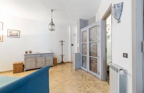 Borgo Vecchio Apartment | Politeama Lovely Apartment with Balcony