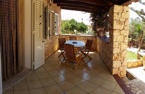 Lampedusa House | Pretty Dammuso Style Villa