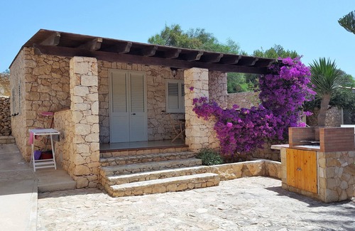 Lampedusa House | Pretty Dammuso Style Villa