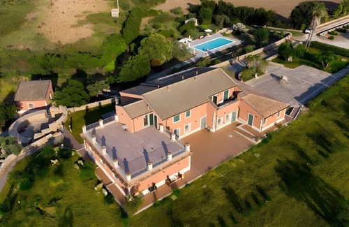 Syracuse Apartment | Room 'Al Palmento Relais - Nerello R1' with Shared Pool, Wi-Fi and Air Conditioning