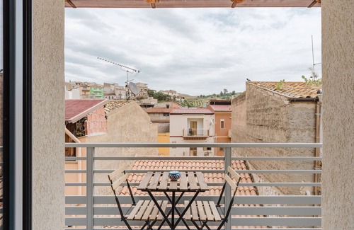 Montallegro Apartment | Room 'Panarea' with Balcony, Wi-Fi and Air Conditioning