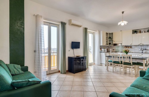 Monte Po-Nesima-San Leone-Rapisardi Apartment | Roomy and Bright Apartment with Balconies x6