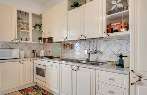 Monte Po-Nesima-San Leone-Rapisardi Apartment | Roomy and Bright Apartment with Balconies x6