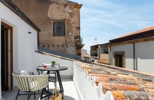 Cefalu Apartment | Salvatore Spinuzza House in Palazzo Botta 3 minutes from the cathedral