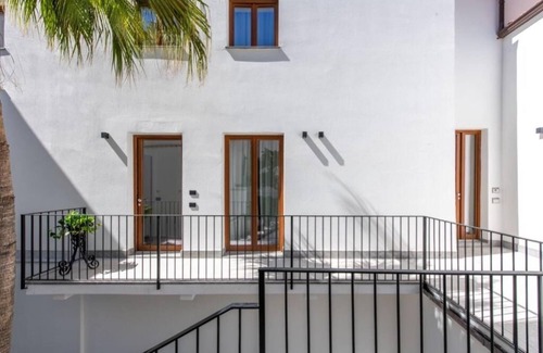 Cefalu Apartment | Salvatore Spinuzza House in Palazzo Botta 3 minutes from the cathedral