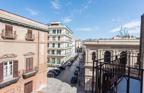 Centro Storico Apartment | Santa Cecilia Apartment 6A by Wonderful Italy