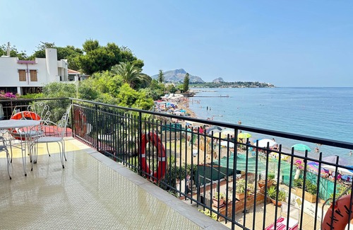 Casteldaccia Apartment | Sea PearlApartment by the sea 🌊