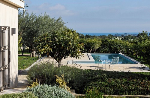 Noto House | Stunning estate with pool luxury country retreat