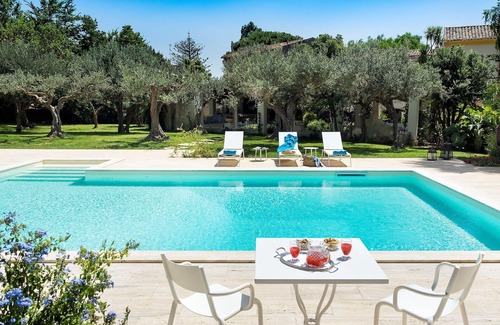 Salemi Villa | Stunning private villa for 10 people with A/C, WIFI, private pool, TV and patio