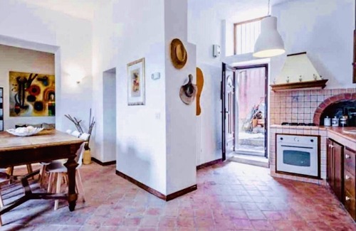 Forza d'Agro House | The "Godfathers Little Mansion"