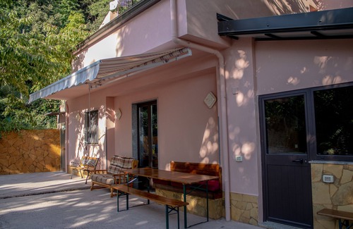 Castelbuono House | The little house in the woods for tourists