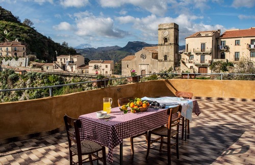 Savoca House | The Seven views holiday house