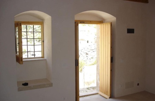 Scicli House | Une maison accrochée au rocher.