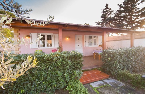 Piana Calzata Villa | villa 100 steps from the sea with private access, sleeps 6