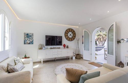 Fontane Bianche Villa | Villa Divina by Villa Plus
