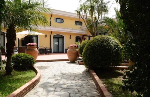 Aci Sant'Antonio Villa | Villa Gialla